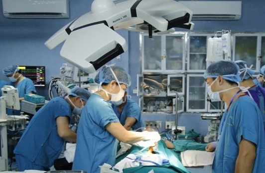 Quyền Bộ trưởng Bộ Y tế gửi thư chúc mừng ê kíp ghép ruột thành công lần đầu tiên tại Việt Nam