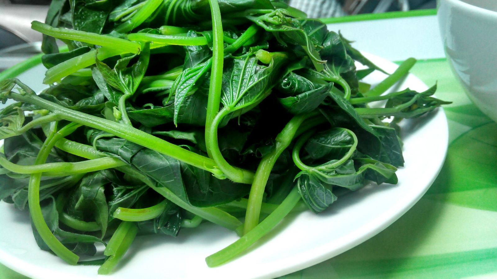 Món ngon chữa bệnh từ rau khoai lang