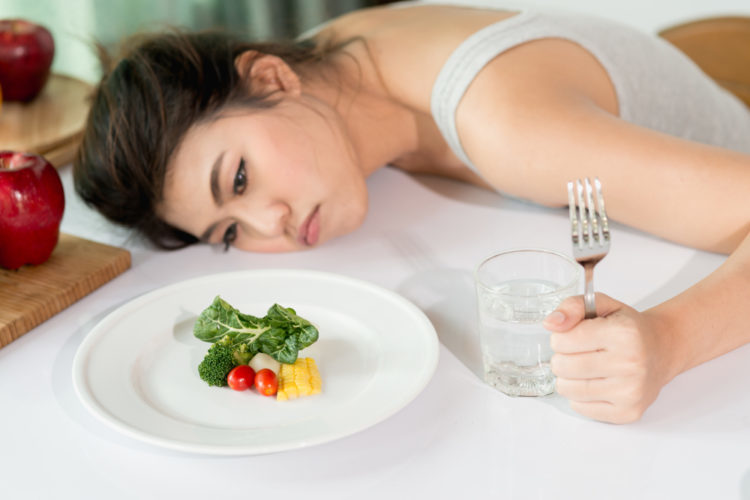 Từ bỏ ngay hôm nay những thói quen ăn uống sai lầm khiến cơ thể mệt mỏi