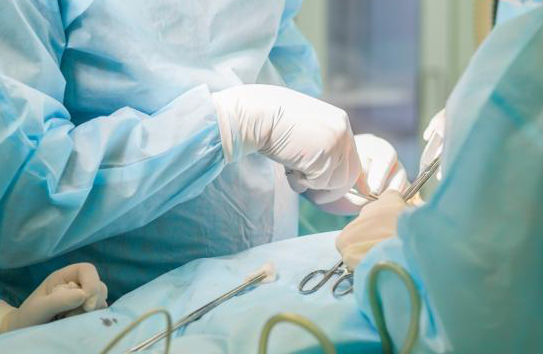 Nối dương vật thành công cho bệnh nhi ở Hải Phòng- Ảnh 2. Vi phẫu nối dương vật cho thanh niên tự cắt lìa 'của quý'