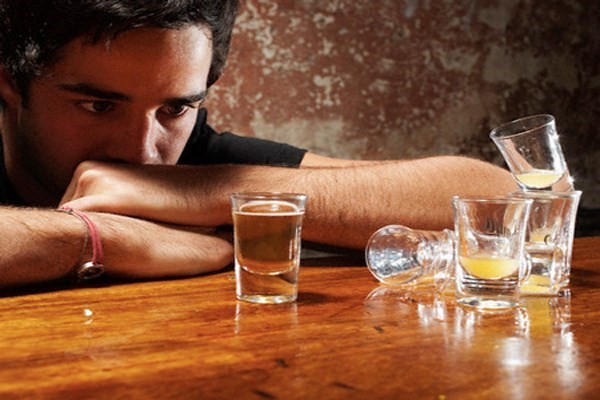 Uống rượu có thể làm tăng nguy cơ nhịp tim bất thường