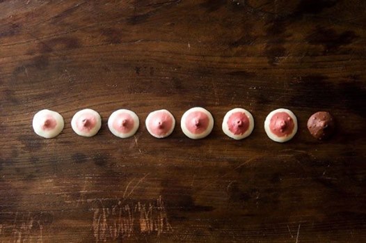 Nhật Bản Sản Xuất Hộp Kẹo Mô Tả Núm Vú Phụ Nữ Từ Trẻ Đến Già