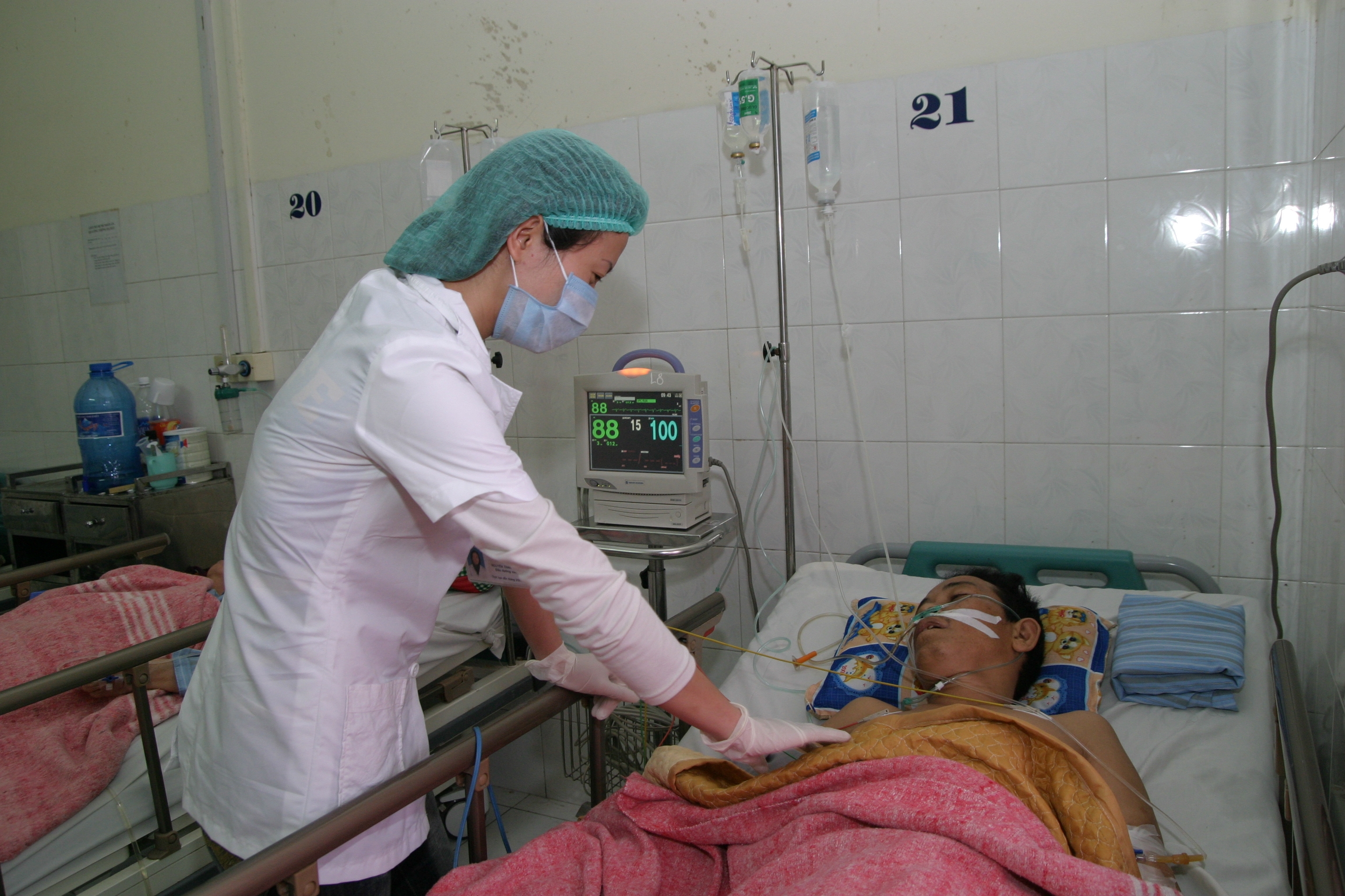 Bắt đầu từ cơ chế tự chủ và BHYT toàn dân 2