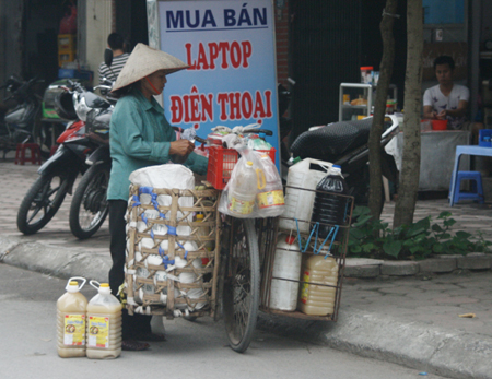 “Mỡ bẩn” ra phố 5 “Mỡ bẩn” ra phố 5