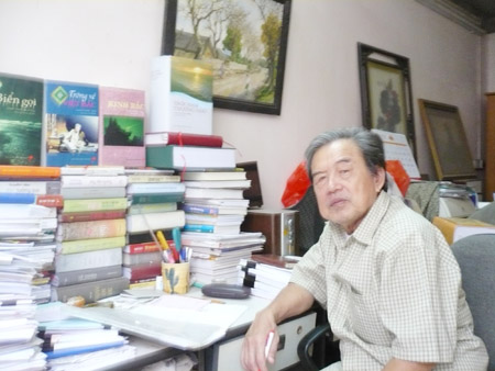 Người lặng lẽ gom thơ thiên hạ 1