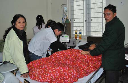 Các bệnh viện lo chăn ấm, quạt sưởi cho người bệnh  3