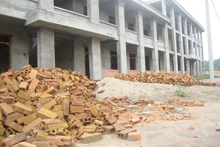 Người bệnh chờ, nhà thầu mặc kệ? 1 Người bệnh chờ, nhà thầu mặc kệ? 1