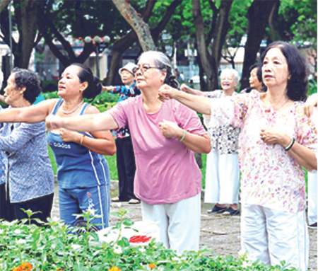Người cao tuổi làm gì để giảm bệnh tật? 1 Người cao tuổi làm gì để giảm bệnh tật? 1