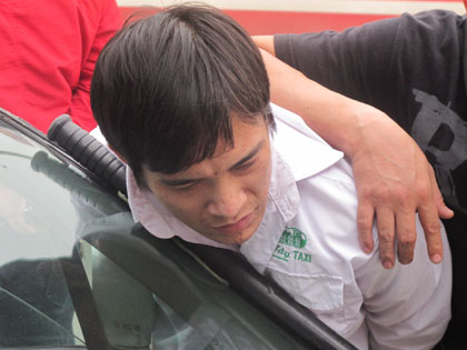 Bắt giữ lái xe taxi vận chuyển 34 tép heroin 1