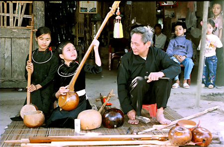 Nghi lễ then vươn tầm di sản 1 Nghi lễ then vươn tầm di sản 1