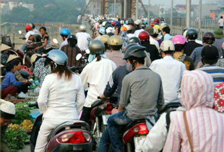 Cầu biến thành... chợ 1