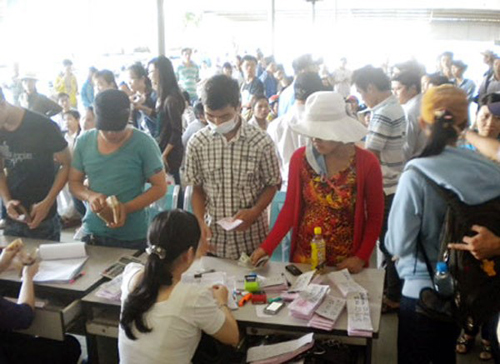 Xăng giảm giá, thị trường vẫn... “trơ như đá” 1 Xăng giảm giá, thị trường vẫn... “trơ như đá” 1