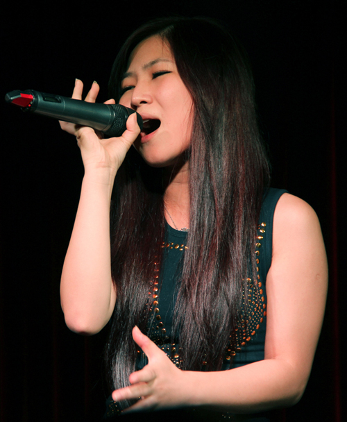 “Buộc phải lớn nhanh trong giới showbiz” 1 “Buộc phải lớn nhanh trong giới showbiz” 1