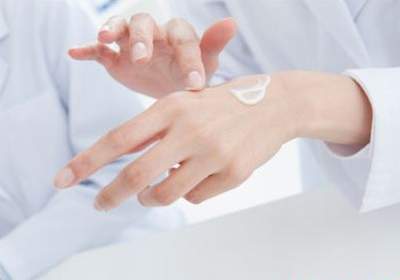 Thử mỹ phẩm ở tiệm - coi chừng! 1 Thử mỹ phẩm ở tiệm - coi chừng! 1