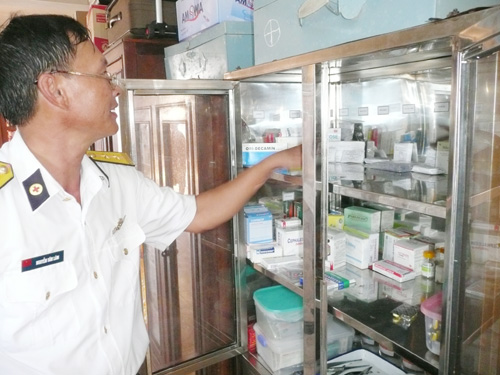Thầy thuốc ở Trường Sa 9
