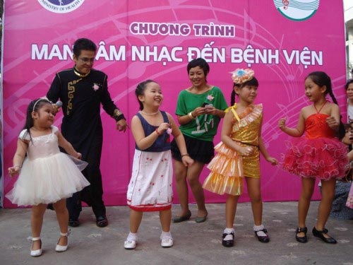 Nghệ sĩ làm từ thiện: Cũng dăm bảy đường 1
