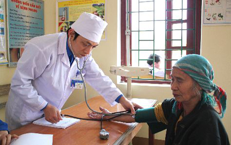 Bác sĩ về trạm, dân đỡ khổ 1