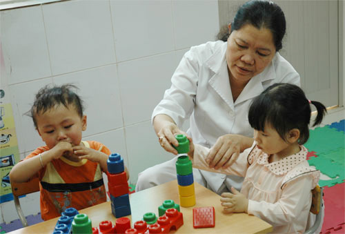 Dùng thuốc cho trẻ tự kỷ 1