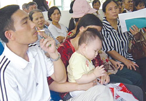 Đừng để khói thuốc lá gây hại cho con trẻ 1