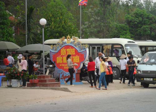 Những hình ảnh làm xấu danh thắng Tây Thiên 1