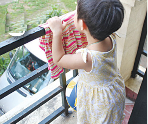 Bất cẩn của người lớn gây tử vong cho trẻ nhỏ 1 Bất cẩn của người lớn gây tử vong cho trẻ nhỏ 1
