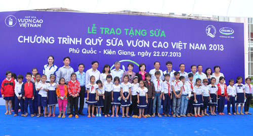 Đem sữa đến với trẻ em nghèo huyện đảo Phú Quốc, Kiên Giang 2
