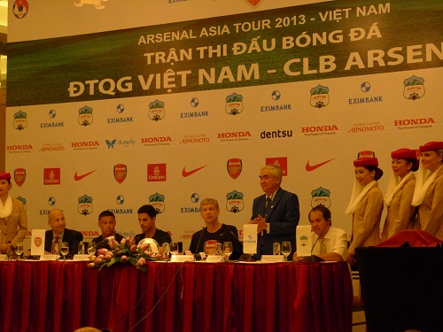 Họp báo Arsenal đến Việt Nam 1
