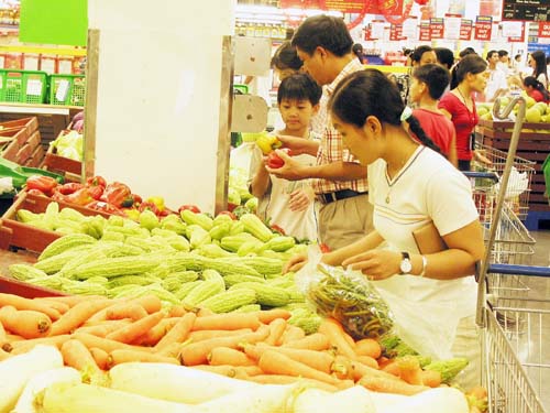 Lương vừa tăng, lại lo giá đè 1