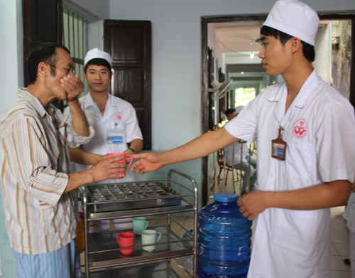 Bi hài người “bắt ma” bị... “ma bắt” 1