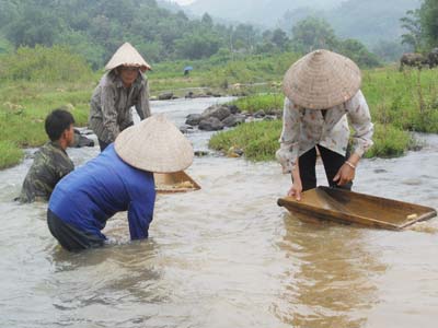 Tắm ao hồ coi chừng nhiễm sán máng 1