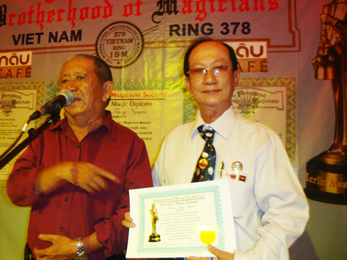 Người nghệ sĩ “2 trong 1” 1 Người nghệ sĩ “2 trong 1” 1