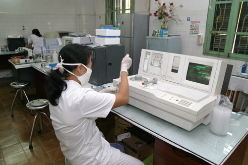 Tích cực triển khai các giải pháp nâng cao chất lượng xét nghiệm 2