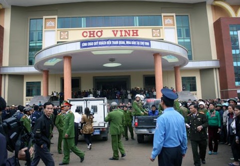 Bắt khẩn cấp nguyên Trưởng Ban quản lý chợ Vinh 1 Bắt khẩn cấp nguyên Trưởng Ban quản lý chợ Vinh 1