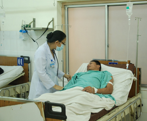 Cứu sống 2 bệnh nhân ngộ độc rượu nguy kịch 1