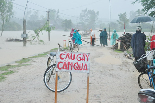 Y tế các địa phương cùng nhân dân ứng phó mưa lũ 1
