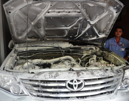 Ô tô Fortuner hơn 1 tỷ đồng bốc cháy khi đang đậu trong nhà 1