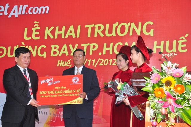 Khai trương đường bay Huế - TP.HCM 1