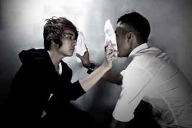 Ai cũng có 1 khuôn mặt, người đồng tính sao phải đeo... mặt nạ? 8