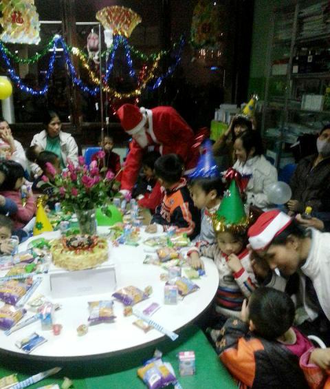 Bệnh nhi háo hức vì được gặp ông già Noel  6