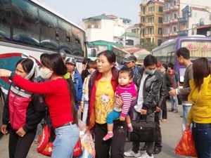 "Mệt nhoài" về Hà Nội vì đường tắc, bến xe nghẽn 1 "Mệt nhoài" về Hà Nội vì đường tắc, bến xe nghẽn 1