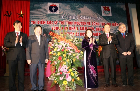 Bác sĩ trẻ xung kích: Tất cả vì sức khỏe nhân dân 1