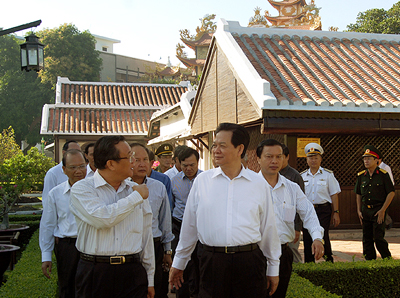 Thủ tướng thăm và chúc Tết cán bộ, chiến sĩ Đoàn 681 Hải quân 4