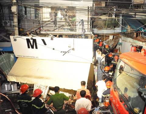 Khởi tố vụ nổ sập nhà làm 10 người chết 1