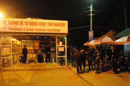 Xuyên đêm vượt suối Yến vào lễ sớm tại chùa Hương 5