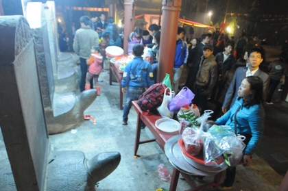 Xuyên đêm vượt suối Yến vào lễ sớm tại chùa Hương 7