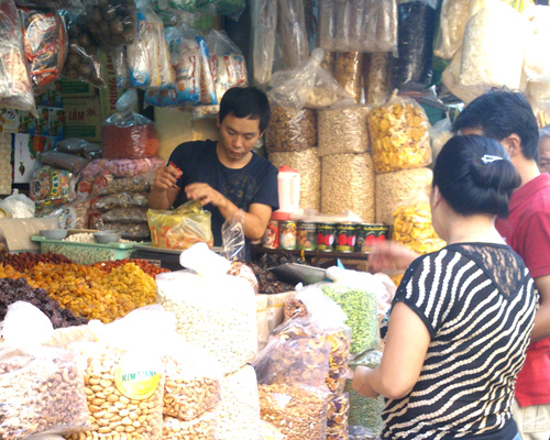 Ngán ngại thực phẩm tết không bao bì, không rõ nguồn gốc 3