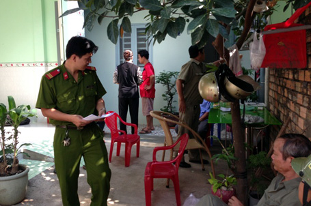 Bàng hoàng phát hiện người thân treo cổ trong phòng 1