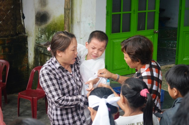 Hai vợ chồng chết chìm để lại 3 con nhỏ 2