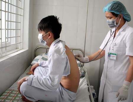 Mua gà vịt ở chợ về làm cỗ, 5 người “dính” cúm A/H1N1 1