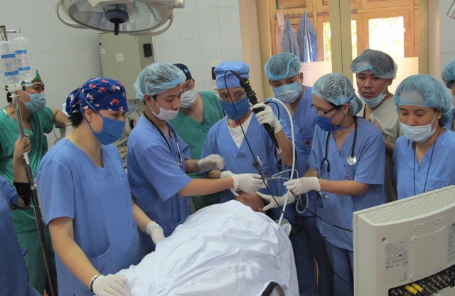 Phẫu thuật cho người 30 năm không há được miệng 1